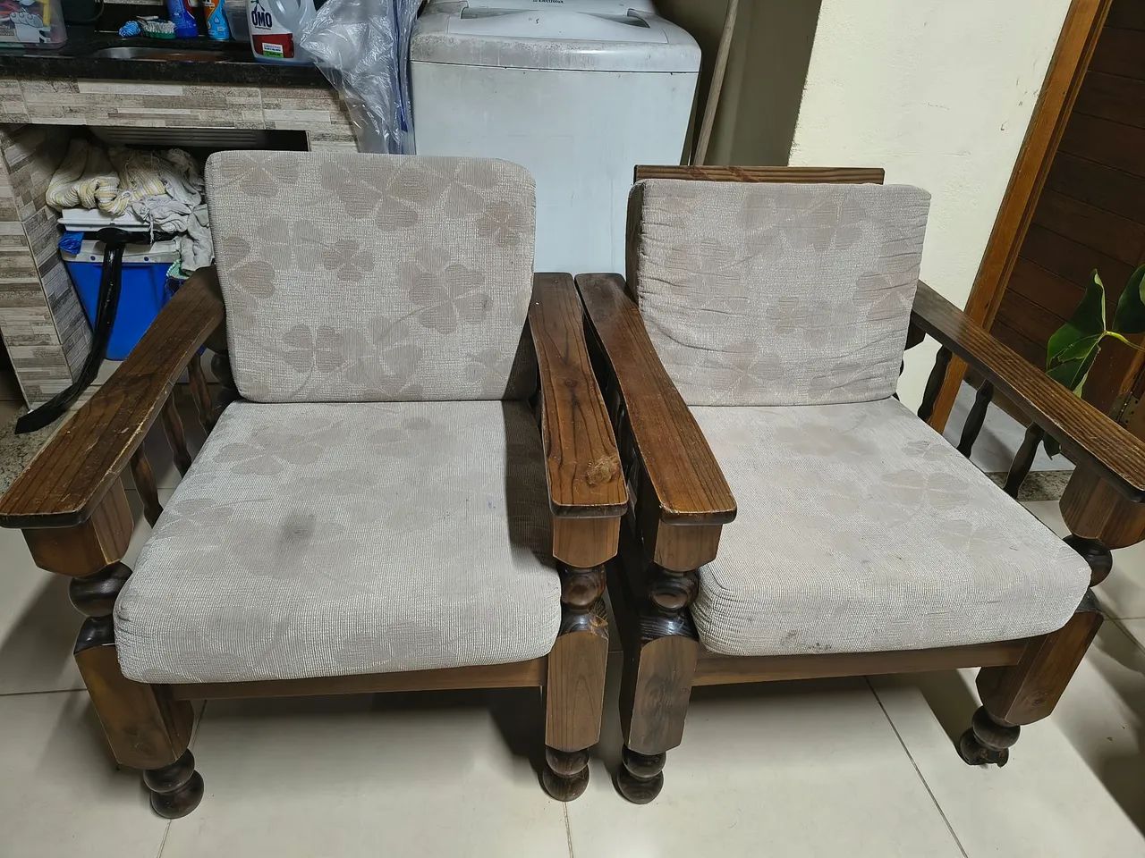 mesa cadeiras e sofa em madeira - Foto 2