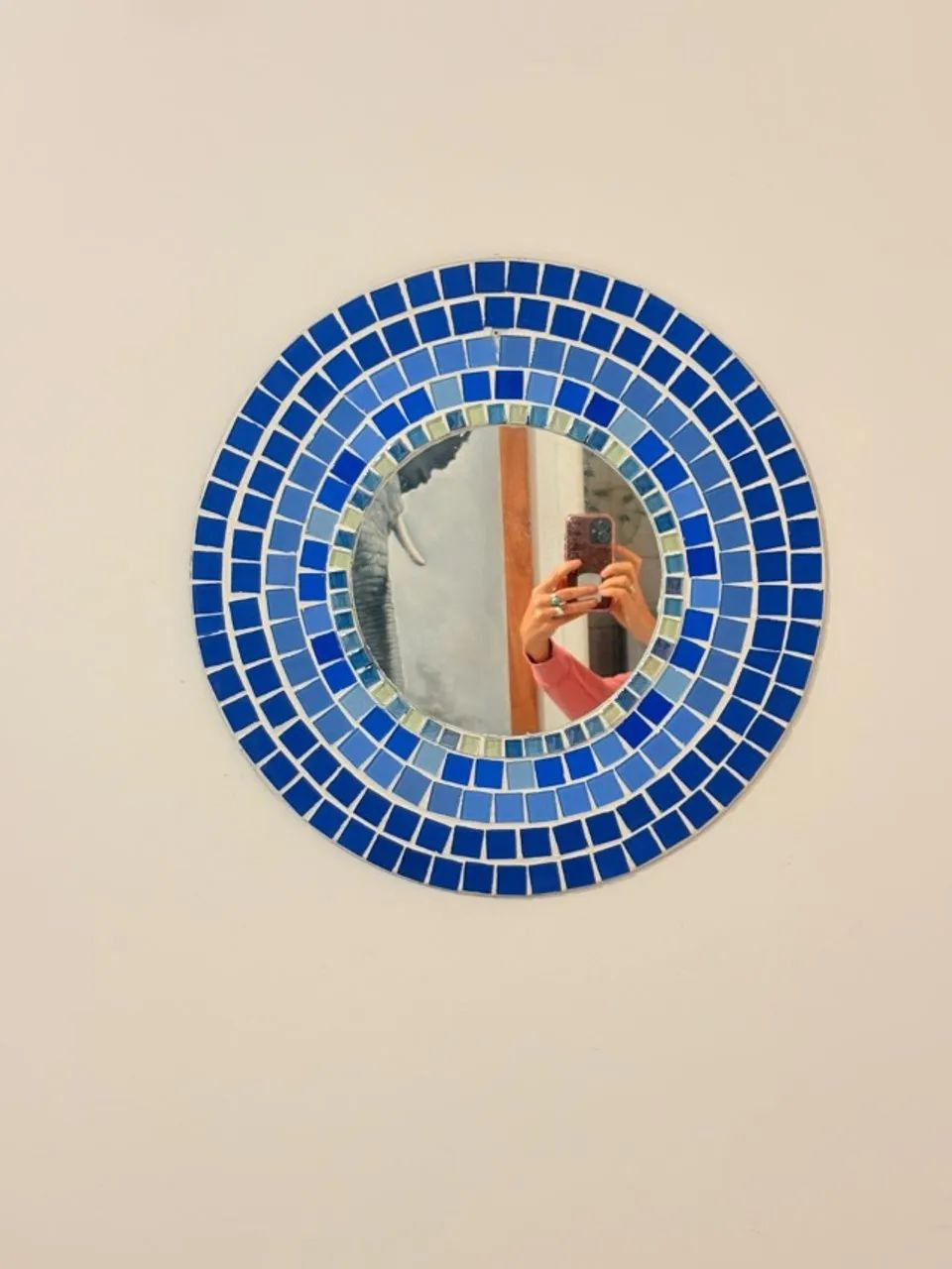 Espelho Redondo Decorativo Artesanal com Moldura em Mosaico Azul