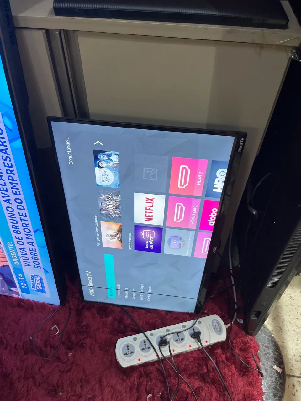 Tv aoc 32 smart com detalhe 