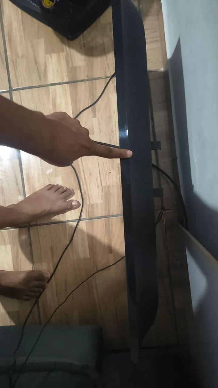 Vendo televisão smart 32 nova funciona tudo  - Foto 2