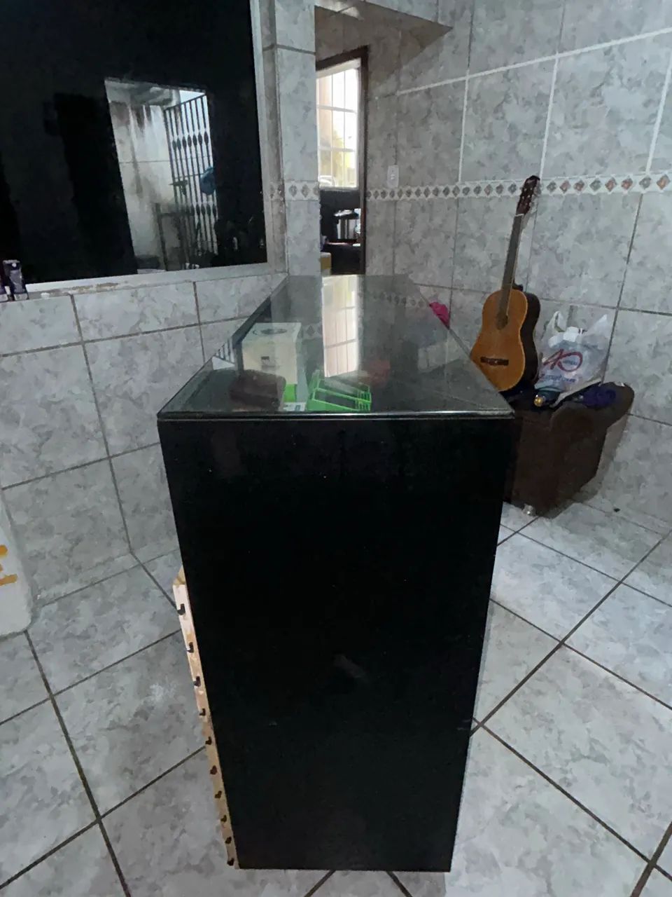 Balcão caixa de loja com tampo de vidro e gaveta - Foto 2