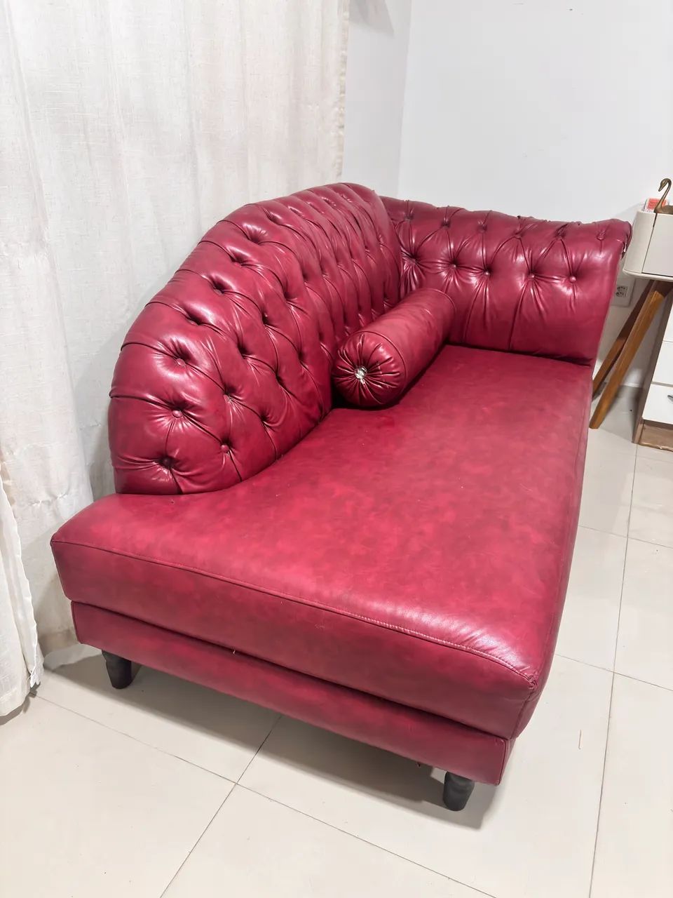 SOFÁ VERMELHO ESTILO DIVÃ