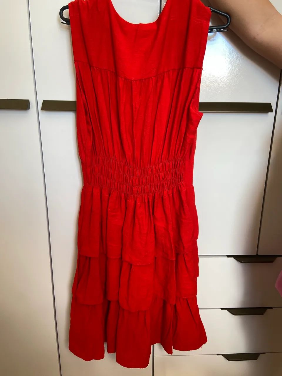 VESTIDO VERMELHO COM FAIXA PARA AMARRAÇÃO  - Foto 2