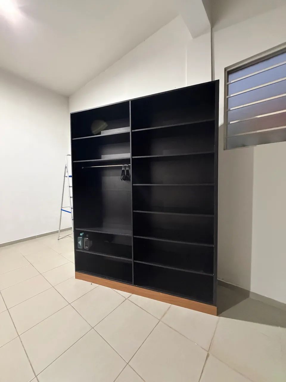 Móveis para Loja em MDF Preto e Amadeirado - Excelente Estado / Pronta Entrega - Foto 2
