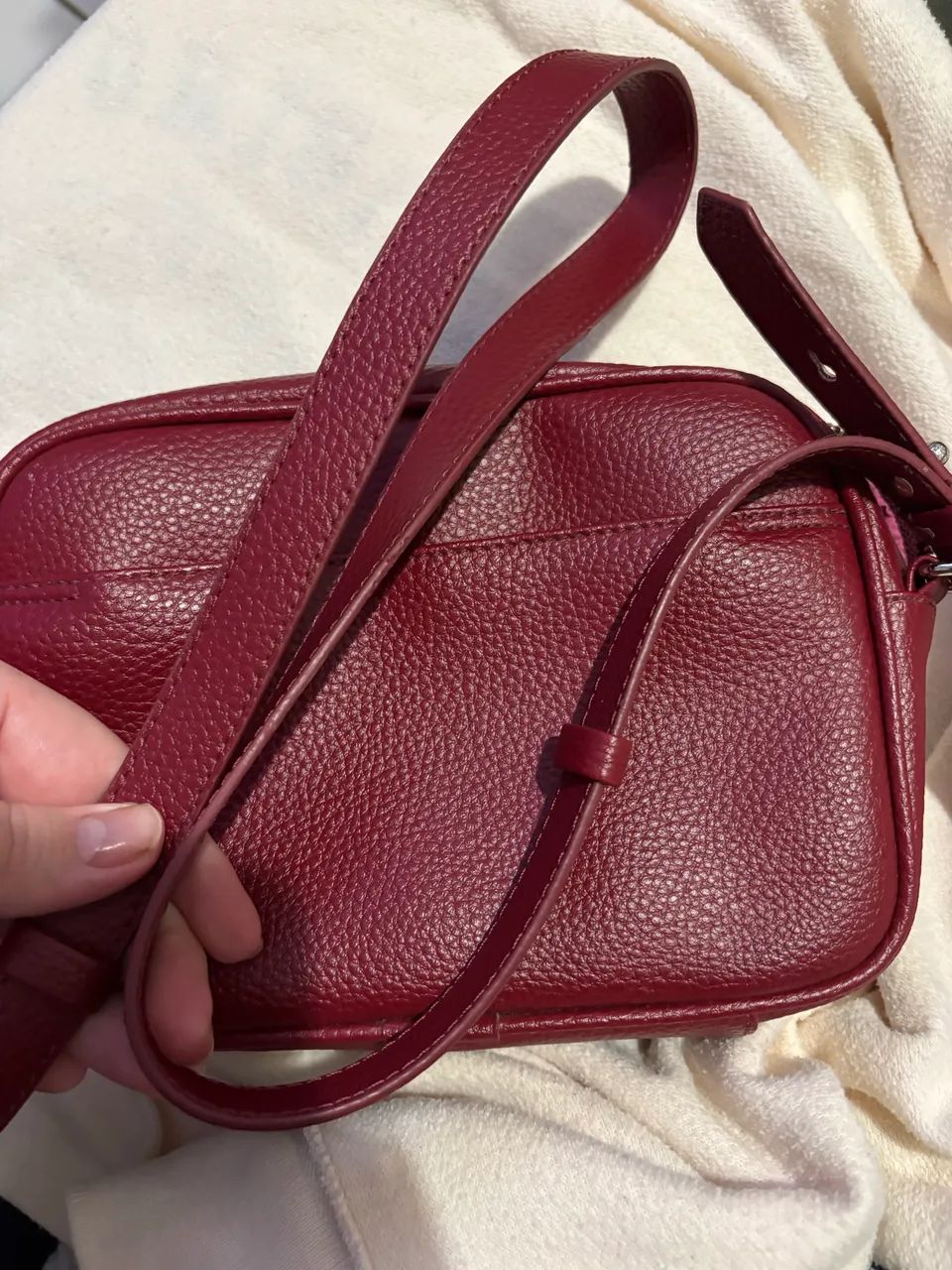 Bolsa transversal vinho Arezzo - Foto 3