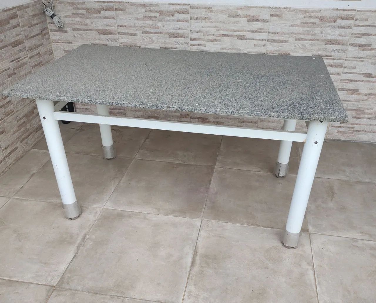 Mesa de mármore com 4 cadeiras  - Foto 3