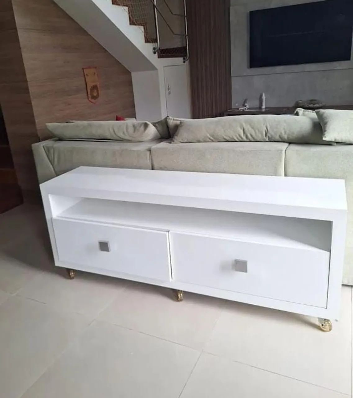 Rack de MDF branco com rodinhas bem conservado