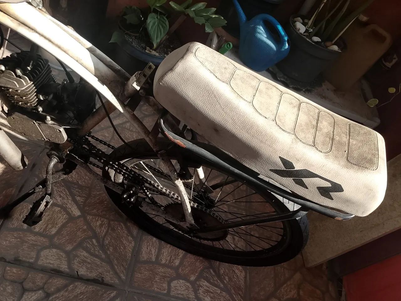 Bicicleta motorizada 80 cilindradas branca - Foto 2
