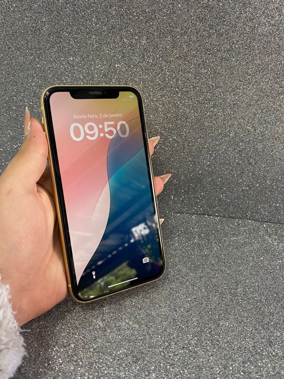 IPHONE XR 128 GB AMARELO  - Foto 2