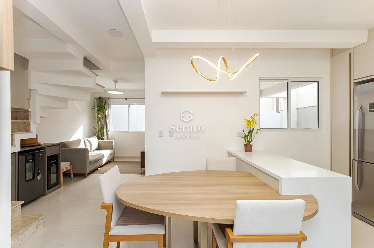 Sobrado Triplex com Suíte, Closet, Ático Amplo