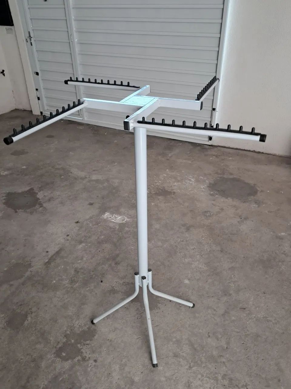 VENDO ARARA DE CHÃO PARA LOJA DE ROUPAS