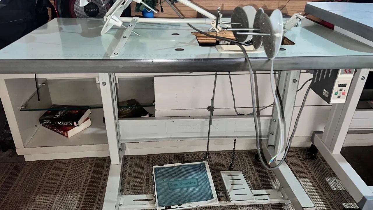máquina de costura industrial overloque/interlock da marca Sun Special  - Foto 3