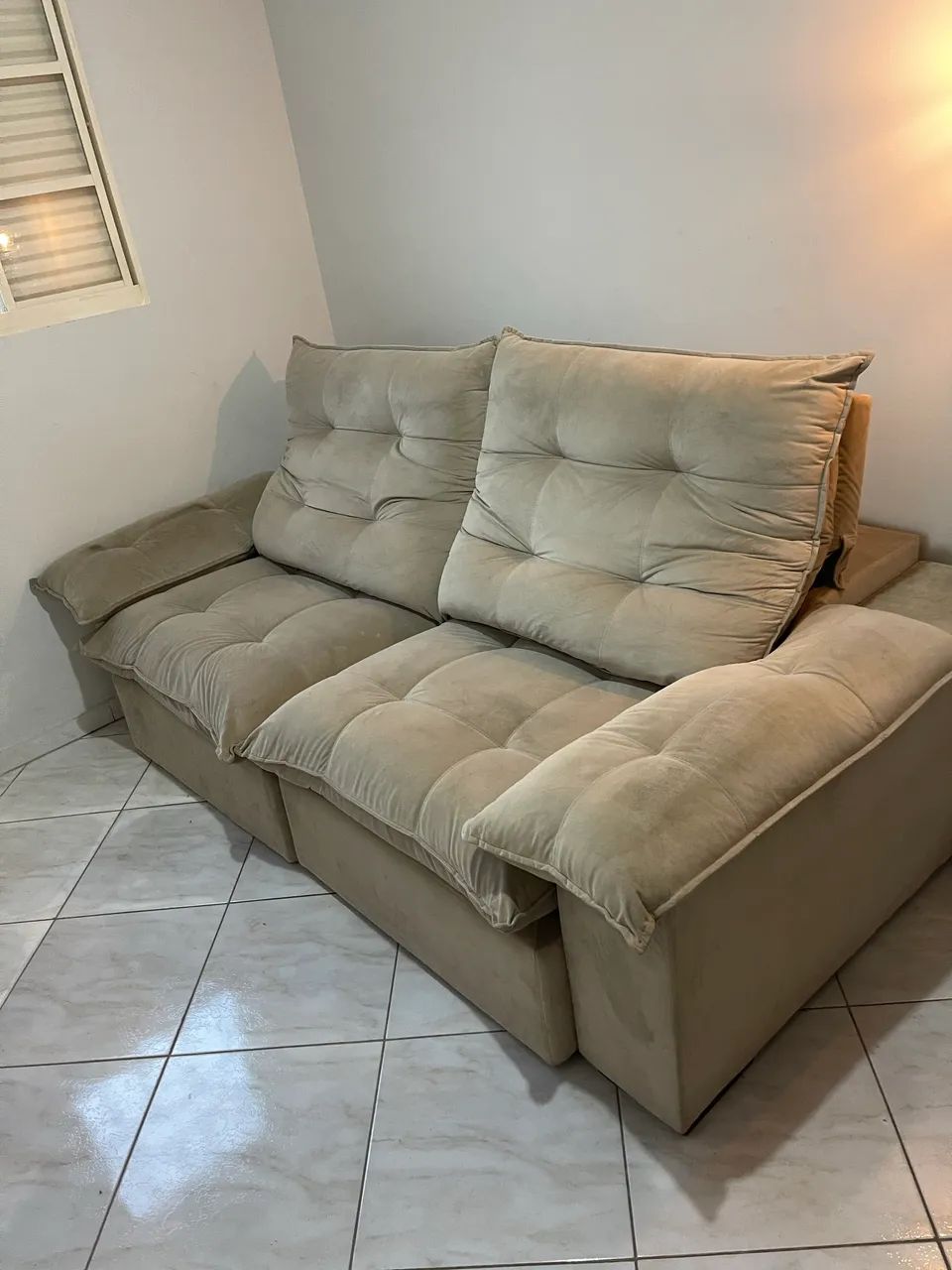 Sofá Retrátil e Reclinável 3 Lugares Bege (2,40m) 