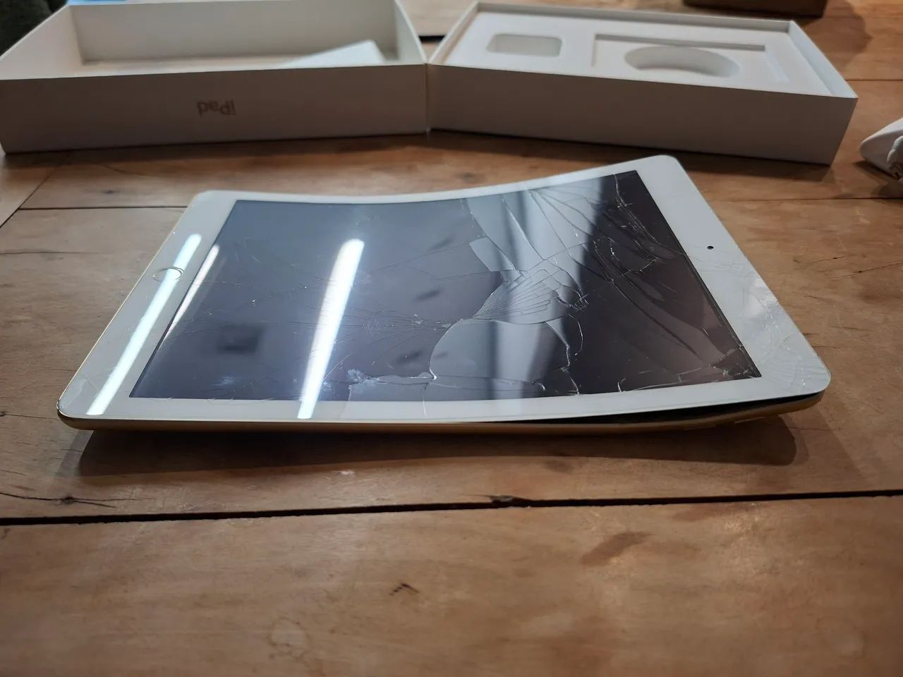 Apple iPad 5° geração Danificado - Foto 3