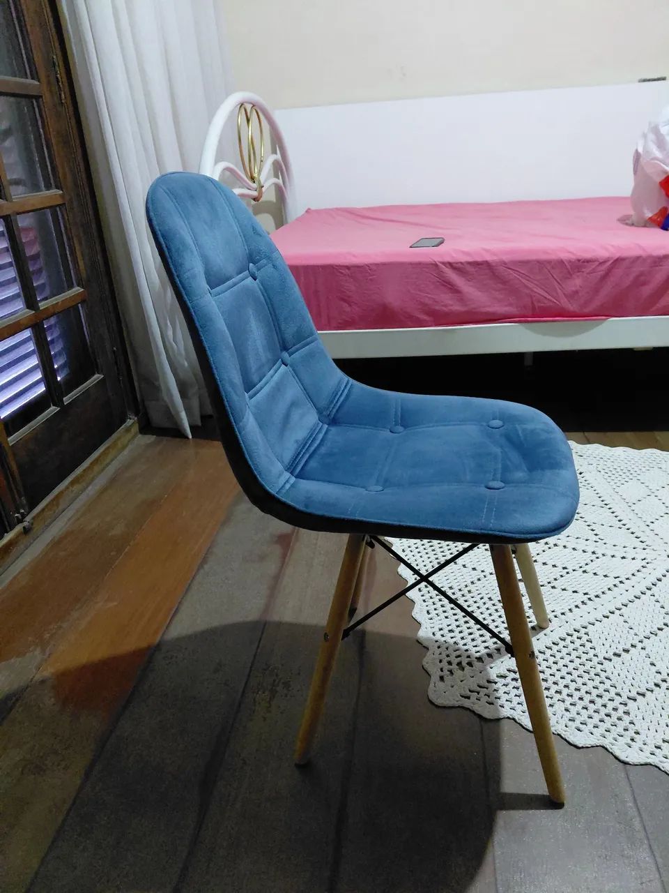 Cadeira Charles Eames Botonê Velvet Azul - Foto 4