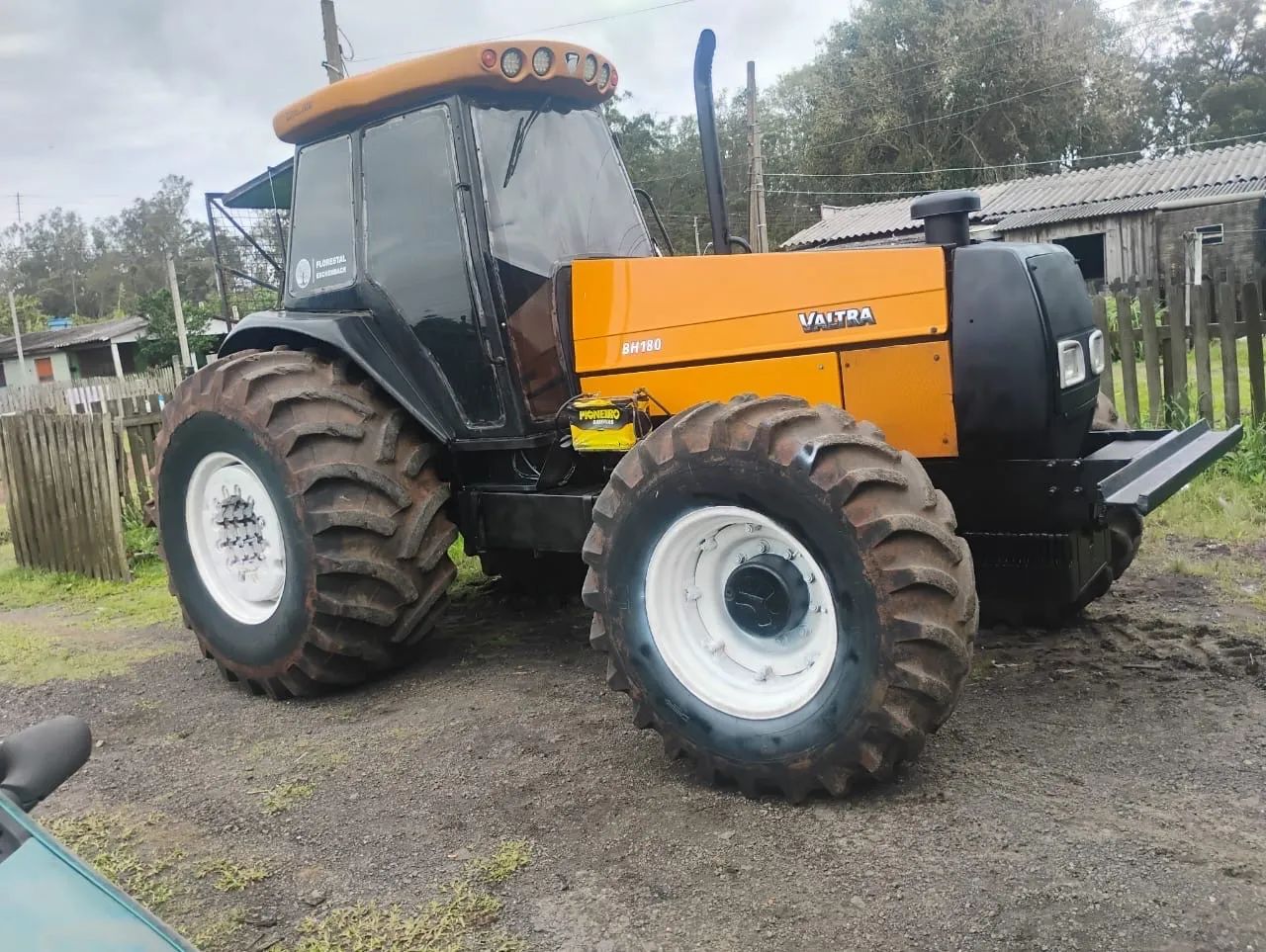 TRATOR VALTRA BH 180 GUINCHO - Foto 4