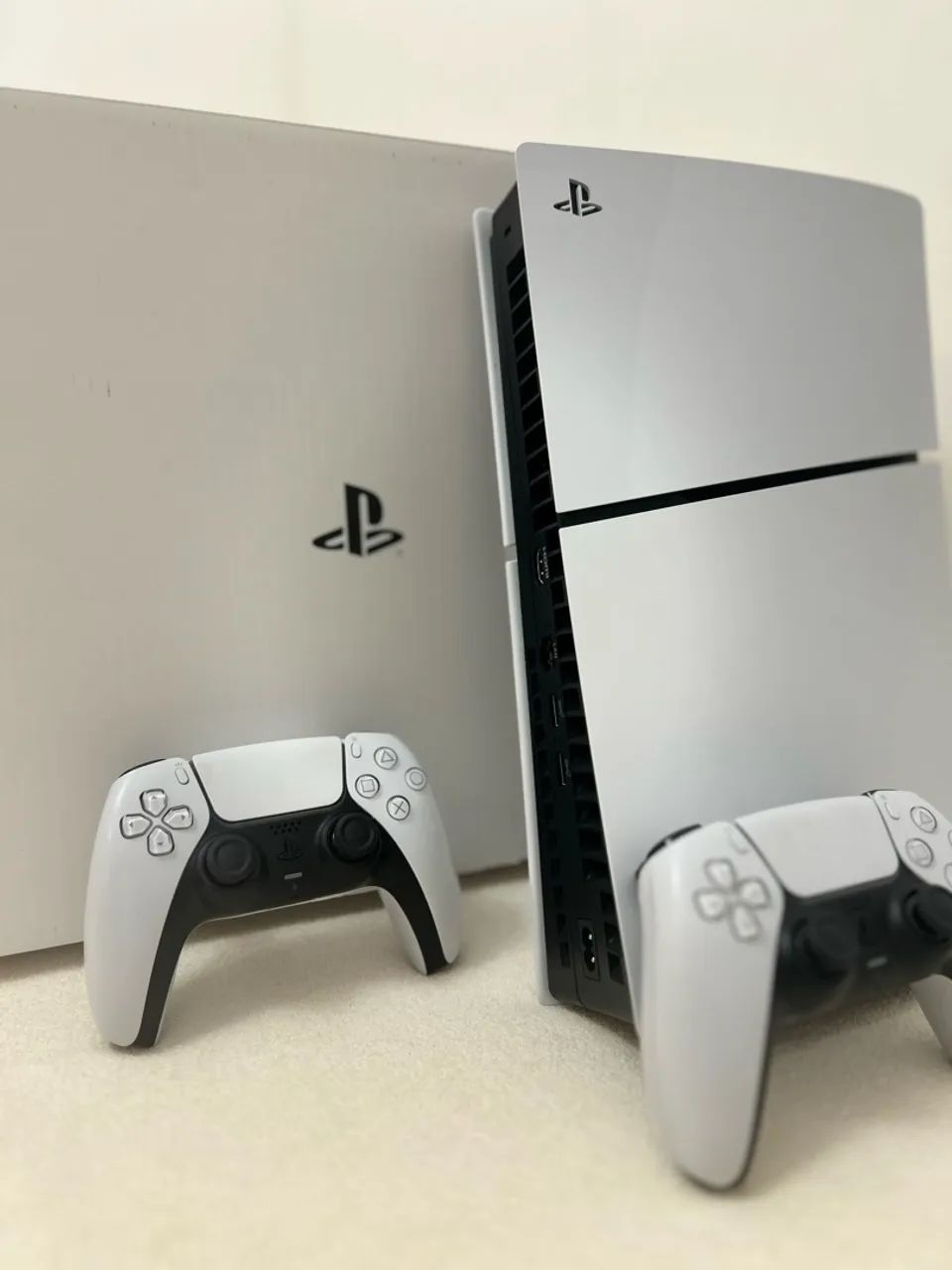 Ps5 slim com 2 controles - Foto 5