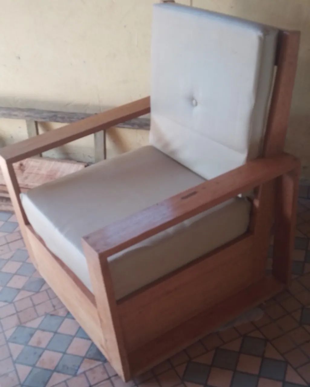 Sofa, em madeira de Angelin Pedra - Foto 3