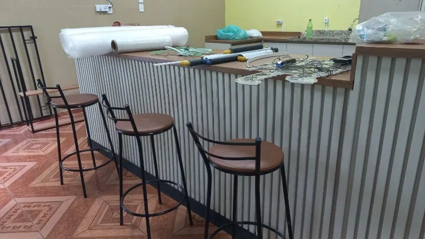 Moderno balcão com vitrine integrada e balcão de atendimento. - Foto 4