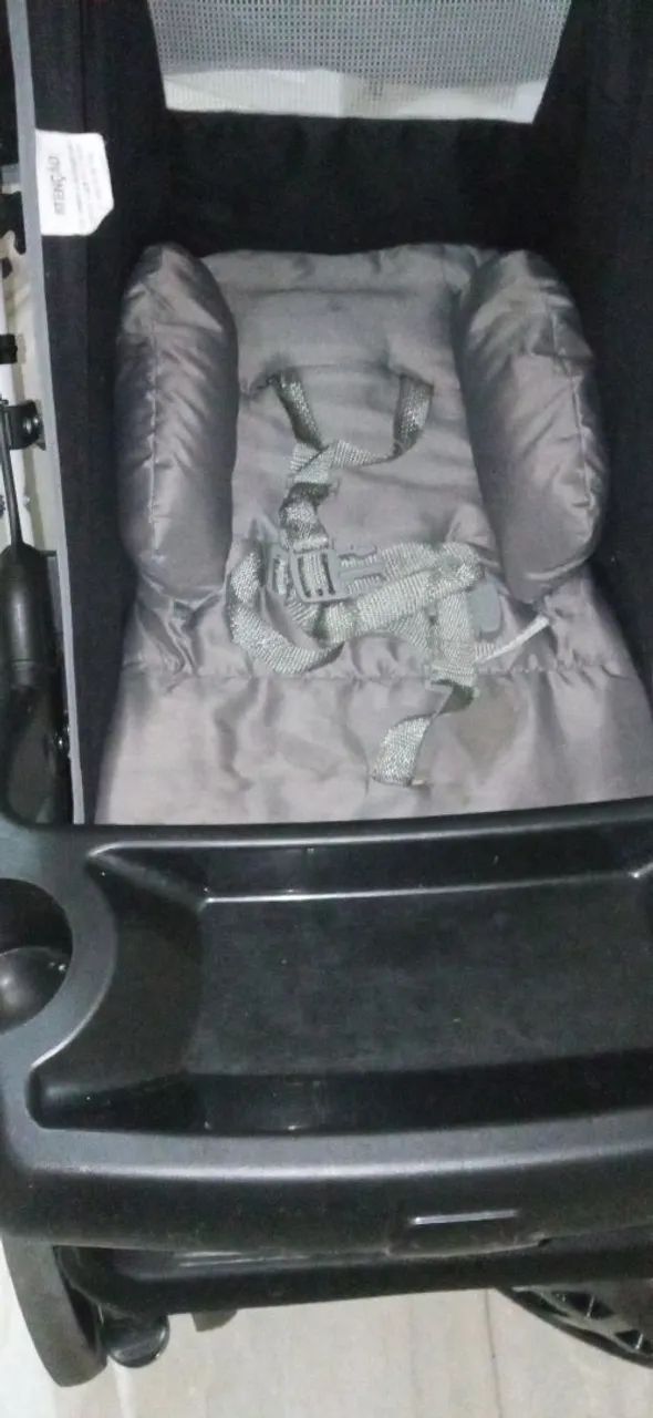 Vendo carrinho bebê com bebê conforto. - Foto 2