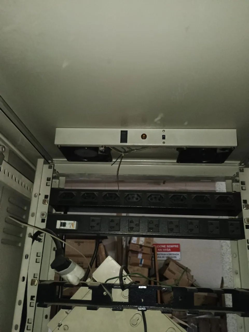 Rack/Armário de Rede 19 com porta e regua - Foto 4