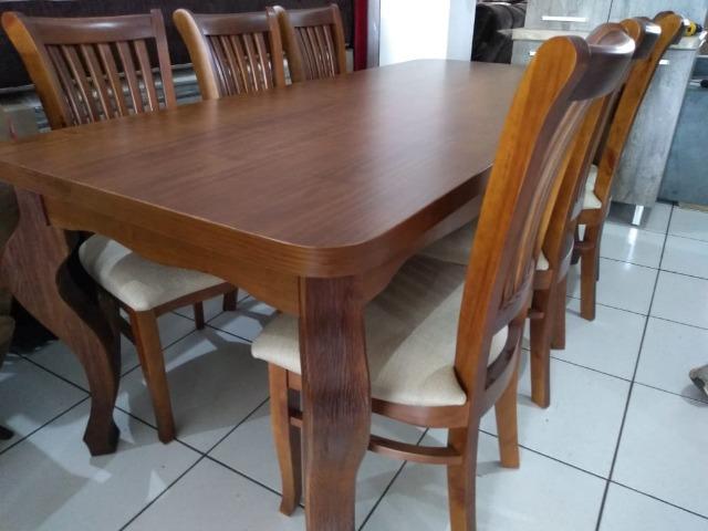 Mesa de madeira com 6 cadeiras de madeira tratada 2 M