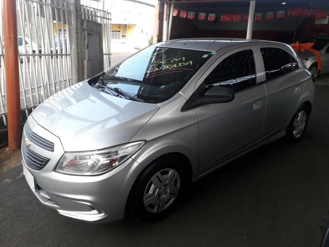Vendo Chevrolet Onix 1.0 Flex completo - Foto 3