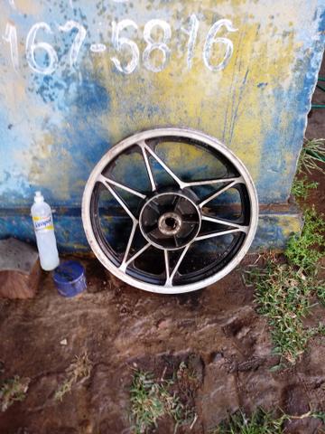 Tanque e roda da cb 400 em ótimo estado - Foto 3