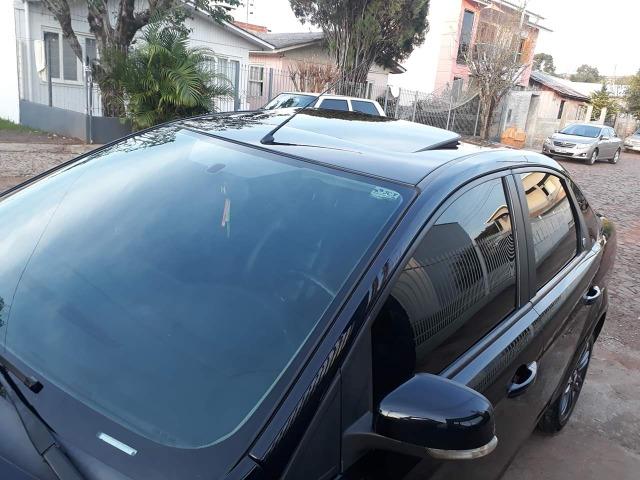 Focus Ghia Sedan 2.0 Aut com teto e couro - Foto 2