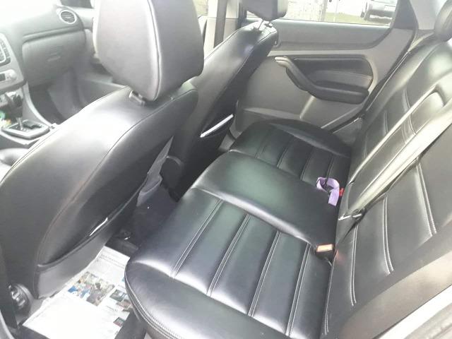 Focus Ghia Sedan 2.0 Aut com teto e couro - Foto 8