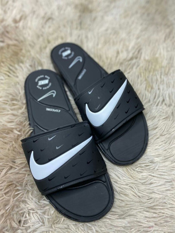 chinelo nike e adidas