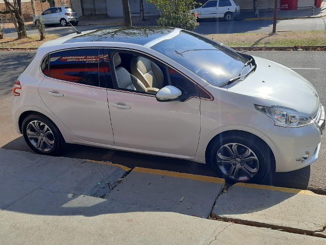 PEUGEOT/208 GRIFFE 1.6-16V FLEX- AUTOMATICO 2016/2016 TETO SOLAR E AR DIGITAL, IMPECÁVEL