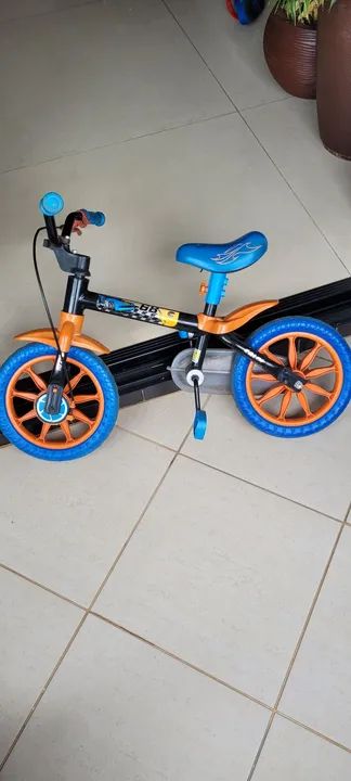 Bicicleta infantil Caloi Hotwheels