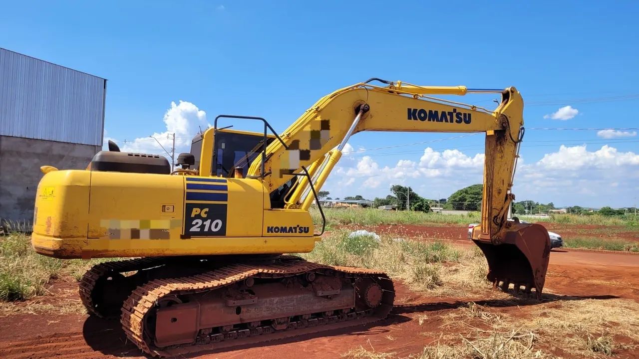 Vendo Escavadeira hidráulica marca komatsu modelo PC 210 ano 2020
