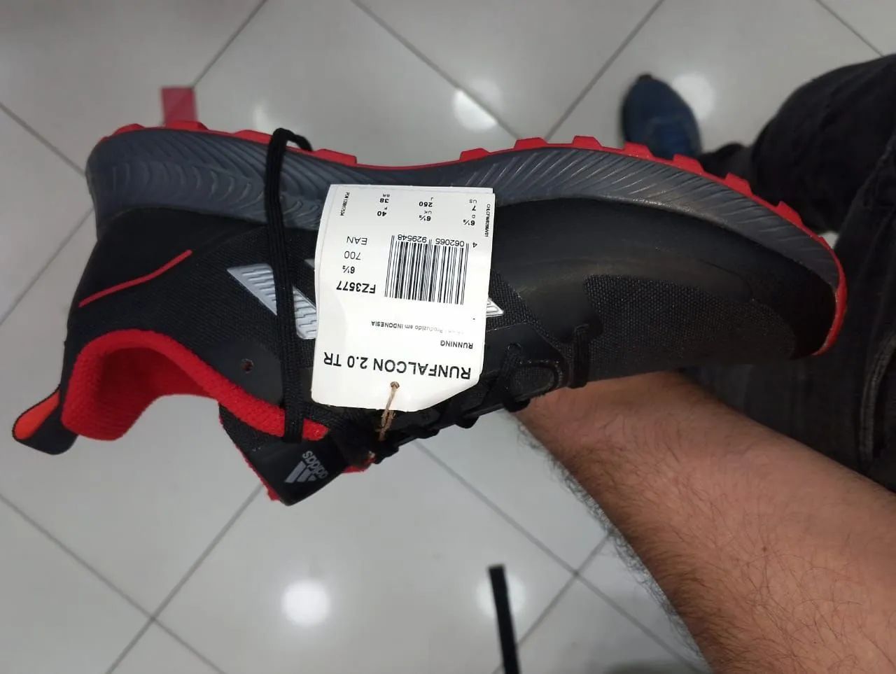 Vendo tênis adidas original zerado na caixa n37,38,39 por apenas 250 reais - Foto 3