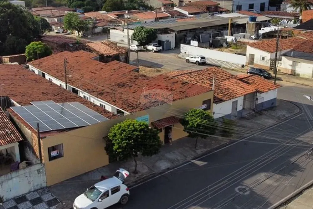 Predio de kitnets e a apartamentos em Emaus.