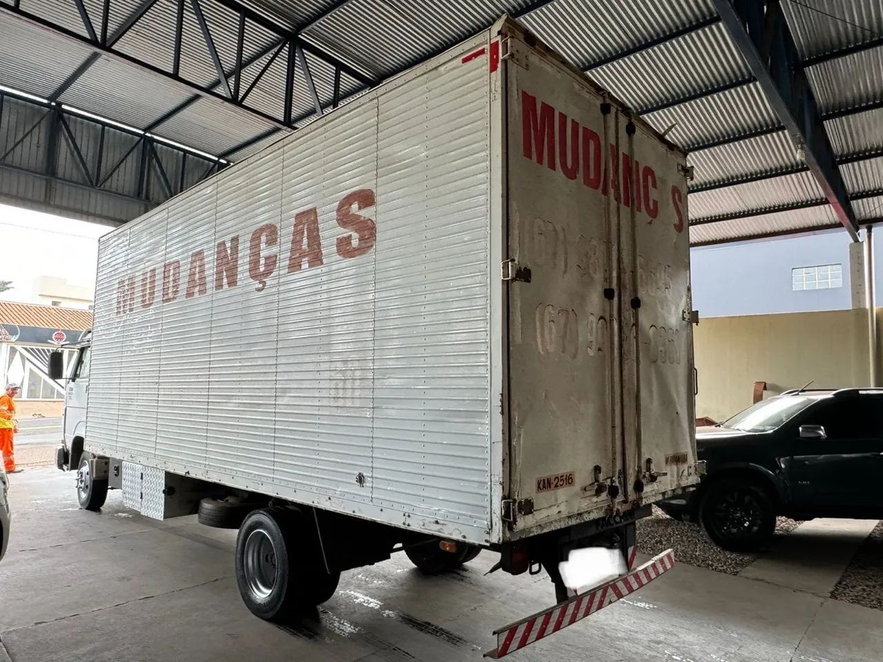 Vendo ou troco caminhão baú volks 8120 ano 2006 revisado só pegar e andar - Foto 6