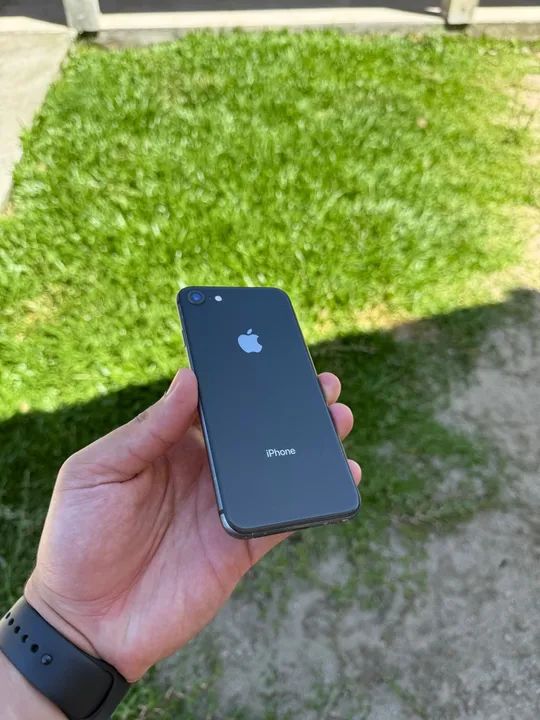 Iphone 8 64gb Preto - Impecável - R$850,00 ou em até 12x no cartão  - Foto 2