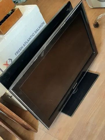 DUAS TVS PARA PEÇAS 