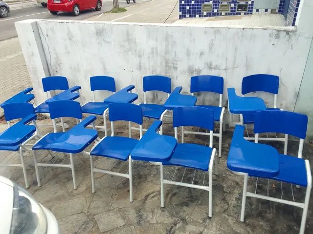 Cadeira escolar infantil com prancheta 