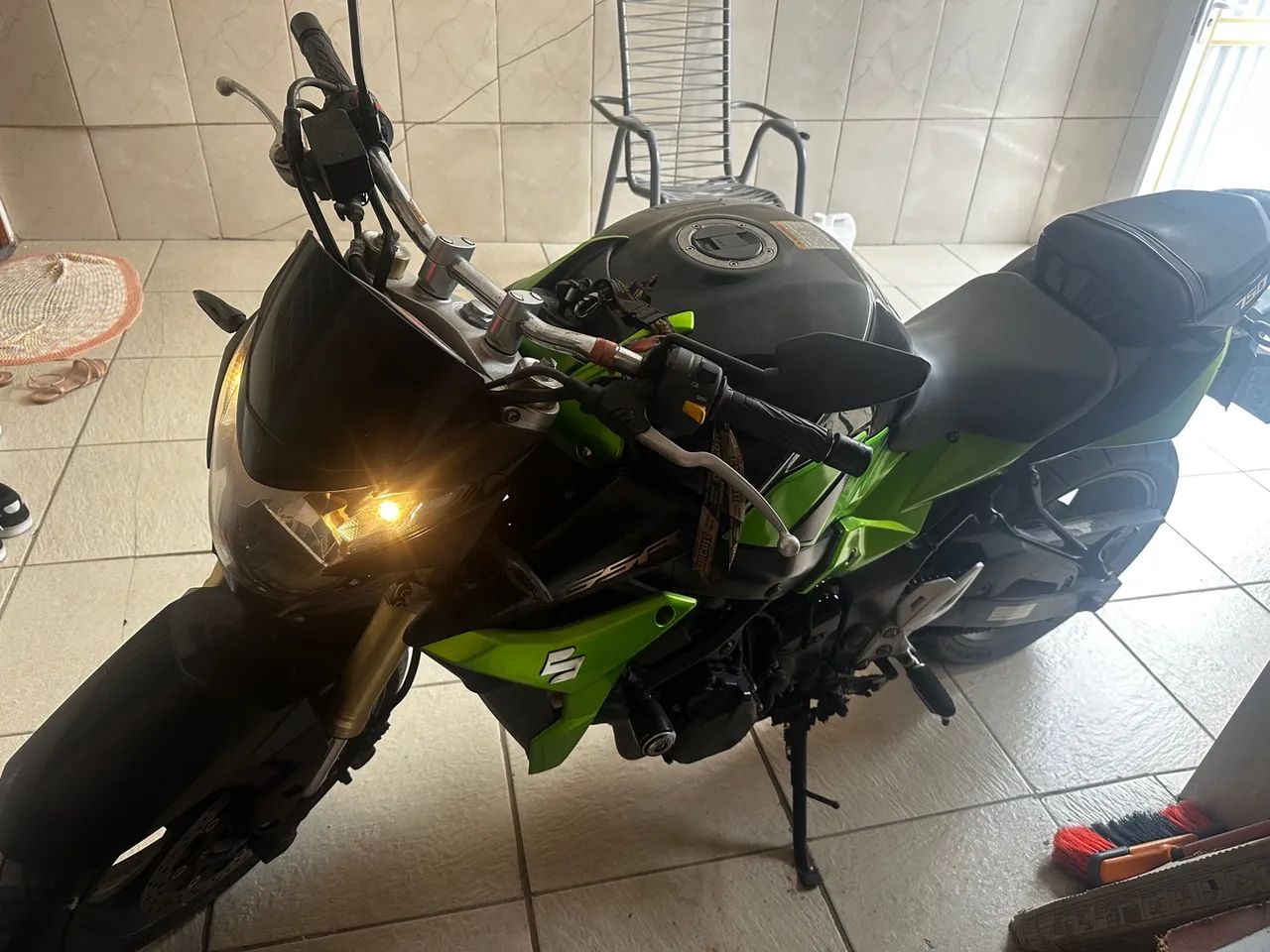 Suzuki GSR 750- Impecável! Aceito troca por carro - Foto 2