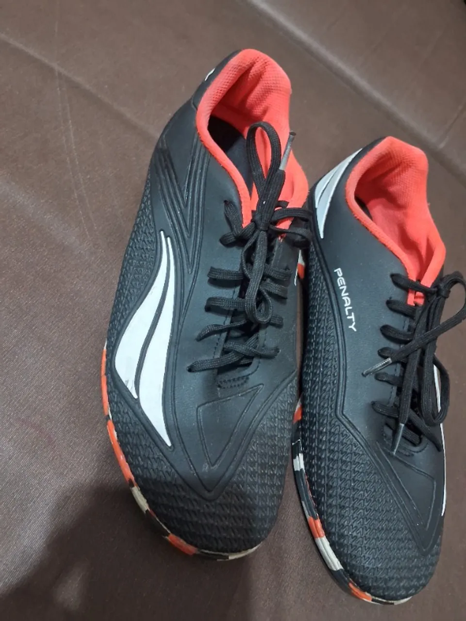 Vendo 2 chuteiras por 180,00