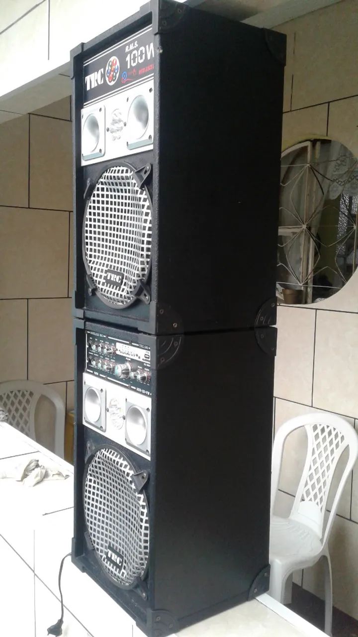 vendo par de  caixas amplificada .tudo funcionando