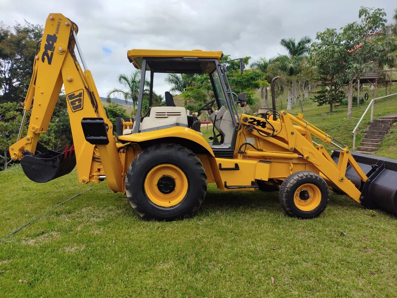 Retroescavadeira JCB 214Serie 2 - Foto 5