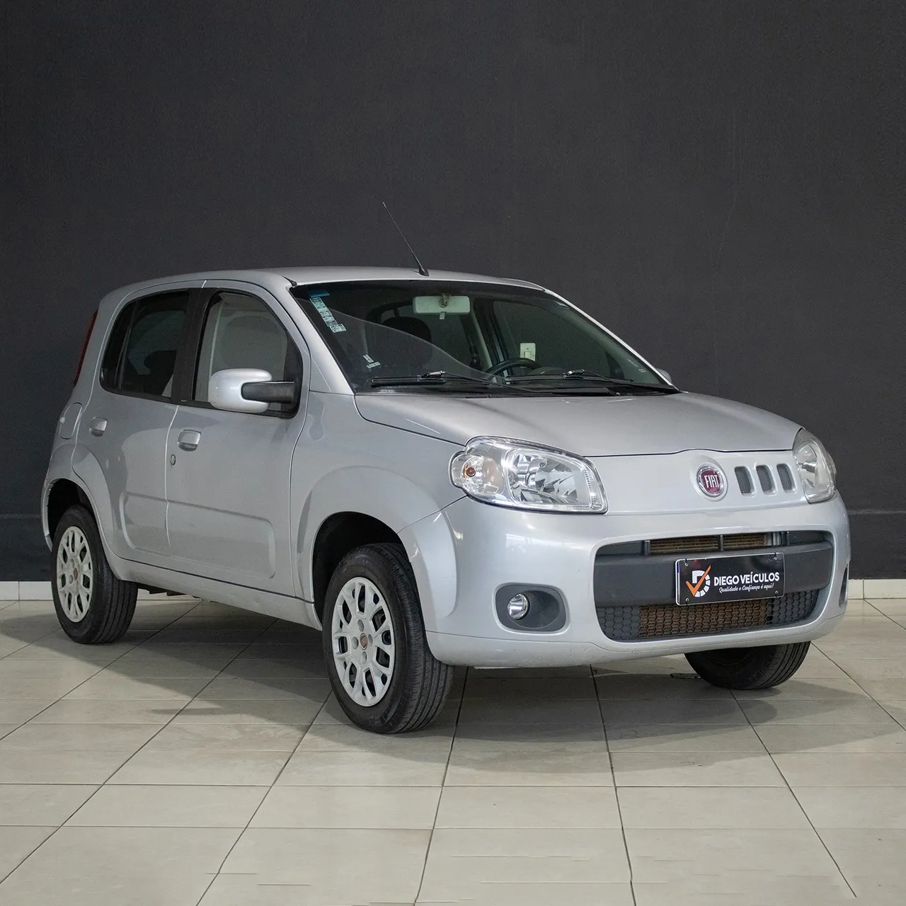 Fiat Uno Vivace College 1.0 8V (Flex) 4p