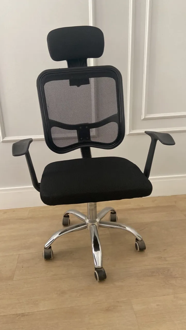 Cadeira de Escritório Ergonômica com Rodinhas