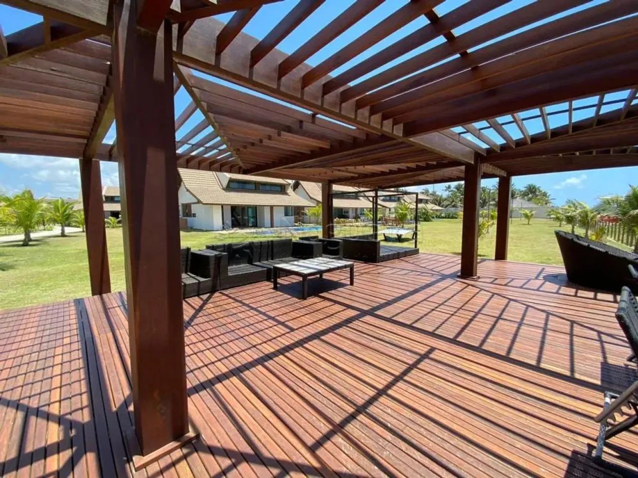 Excelente bangalô mobiliado na Praia do Cupe próximo à Porto de Galinhas, com 146m² de áre