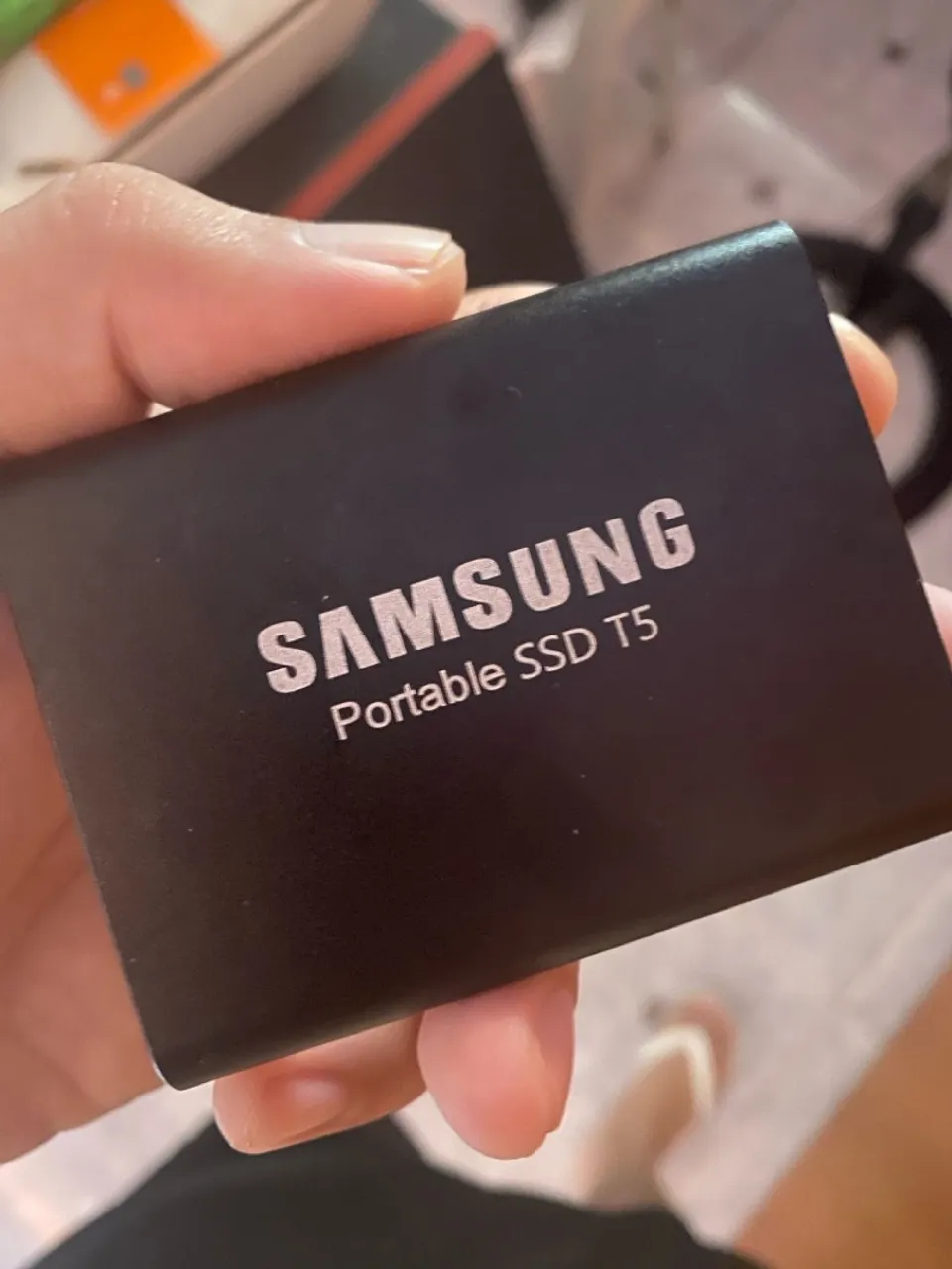 SSD Portátil Samsung T5 (4 Terabytes de armazenamento)
