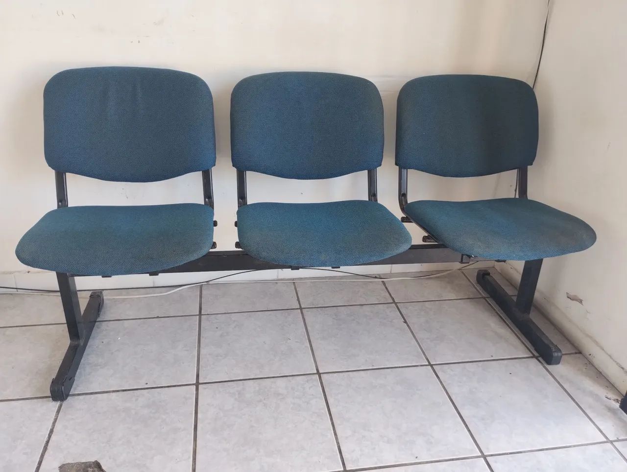 Cadeira cantoneira 3 lugares 