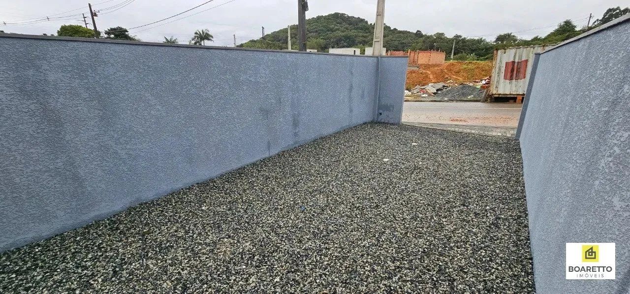 Geminado 2 Quartos Amplo Espaço de Fundos e Garagem 2 Carros - Foto 4